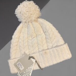 NWT Barefoot Dreams CozyChic Cable Beanie With Pom Pom in Cream OS